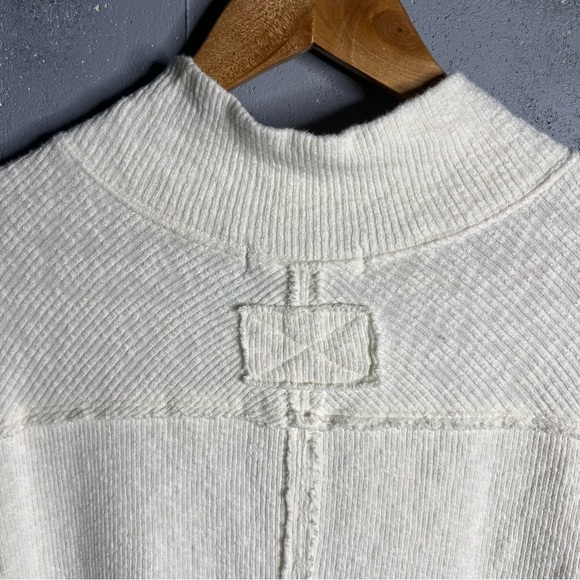 Free People Casey Tunic Sweater im Ivory.  size Small. - Picture 6 of 15